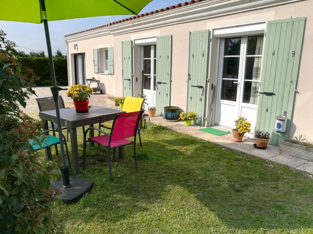 Chambres D'Hotes Les Lilas Ruffec  Exteriér fotografie