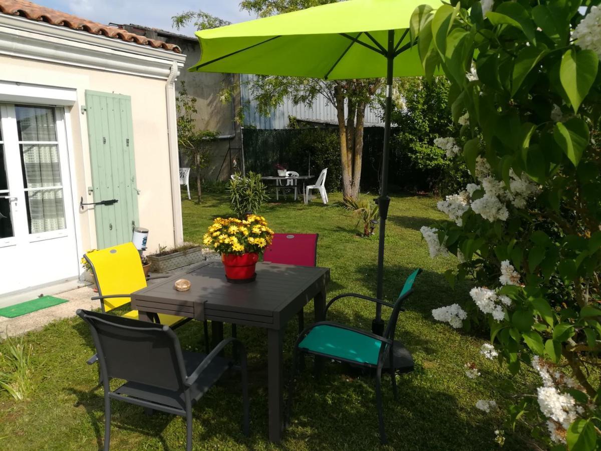 Chambres D'Hotes Les Lilas Ruffec  Exteriér fotografie