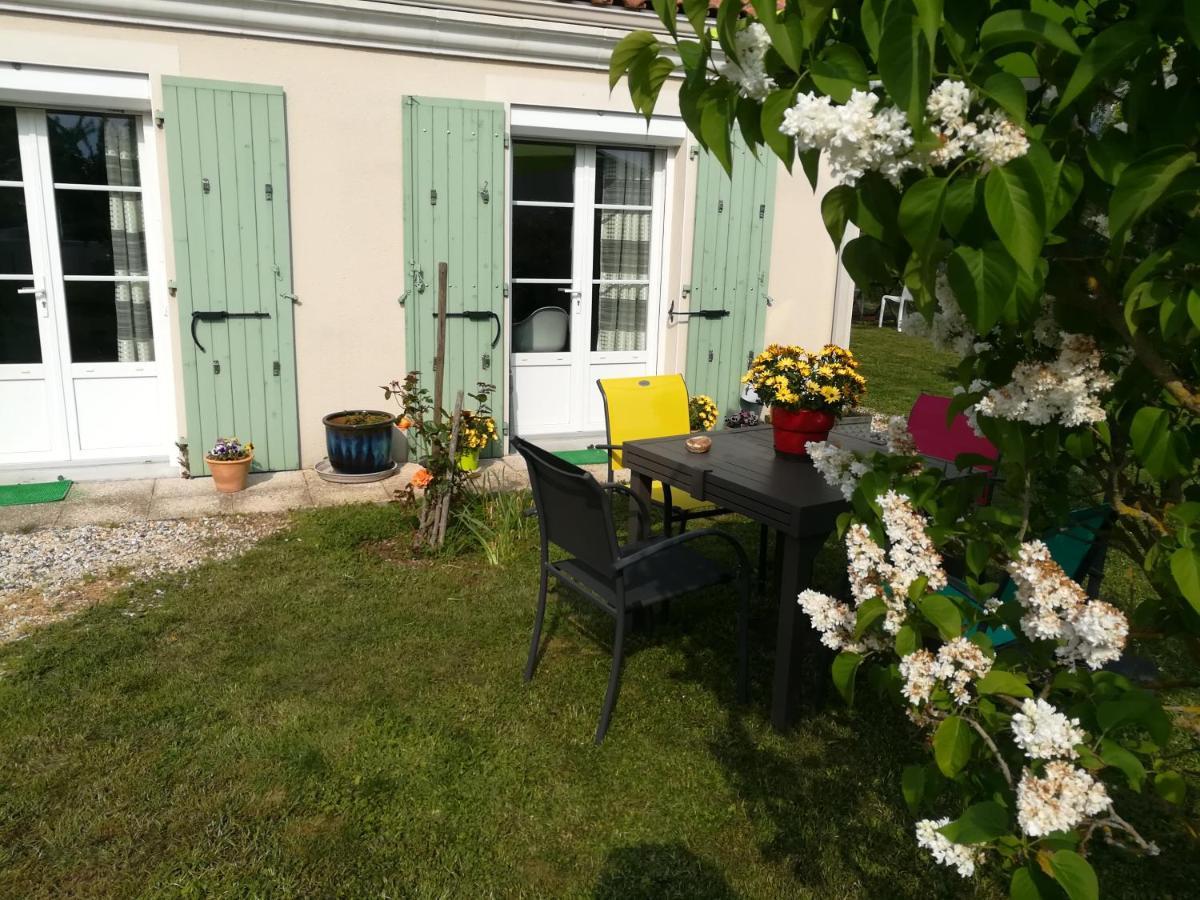 Chambres D'Hotes Les Lilas Ruffec  Exteriér fotografie