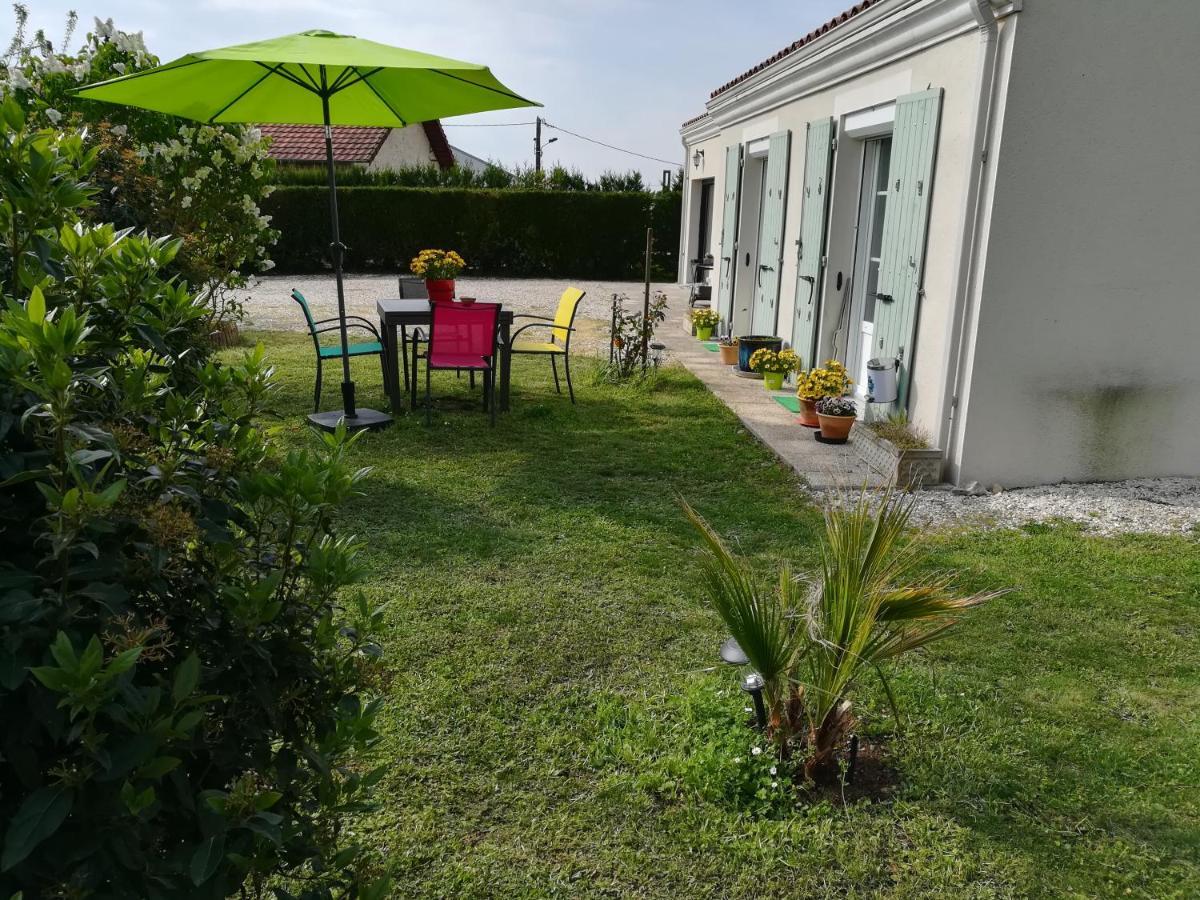 Chambres D'Hotes Les Lilas Ruffec  Exteriér fotografie